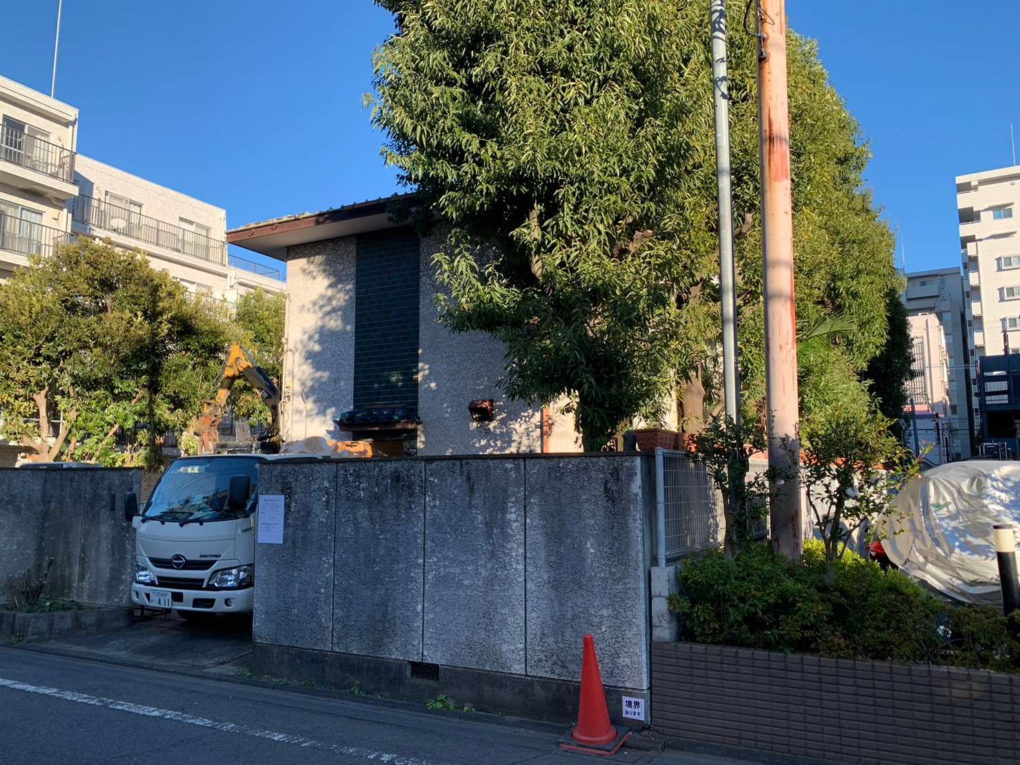 東京都小金井市本町で木造2階建物解体工事を着工させて頂きました。