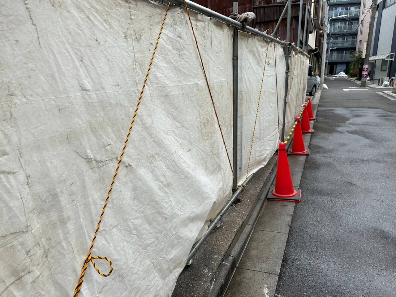 東京都台東区三ノ輪の木造一部３階建物解体工事の進捗状況です。