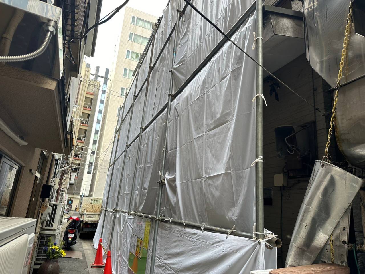 東京都中央区築地の木造２階建物解体工事の進捗状況です。