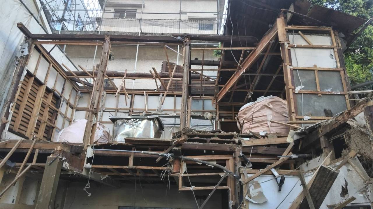 東京都渋谷区東の木造２階建物解体工事の進捗状況です。
