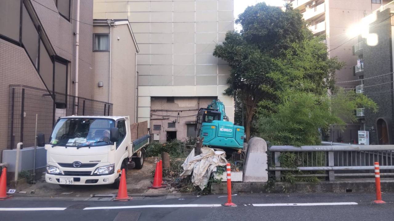 東京都渋谷区東の木造２階建物解体工事の進捗状況です。