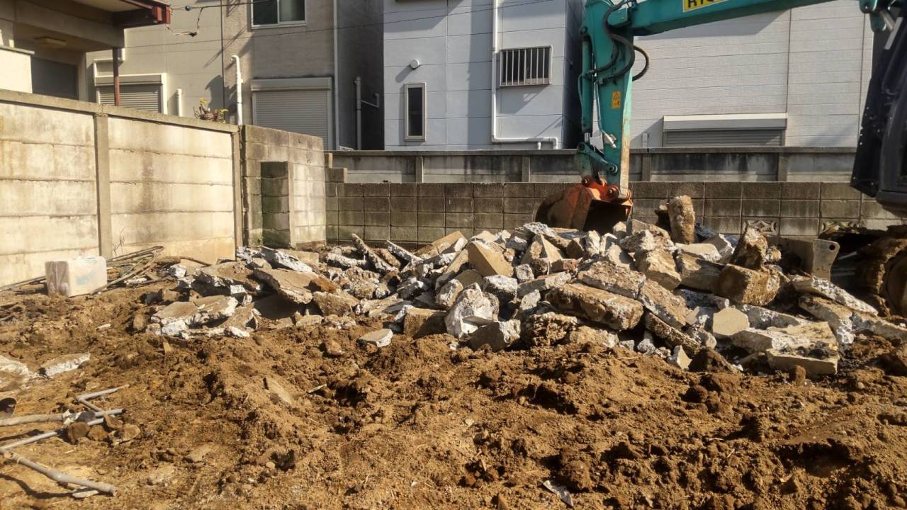 東京都世田谷区深沢の木造２階建物解体工事の進捗状況です。