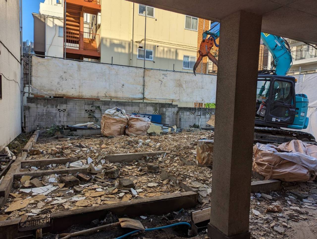 東京都江東区東陽の木造２階建物解体工事の進捗状況です。