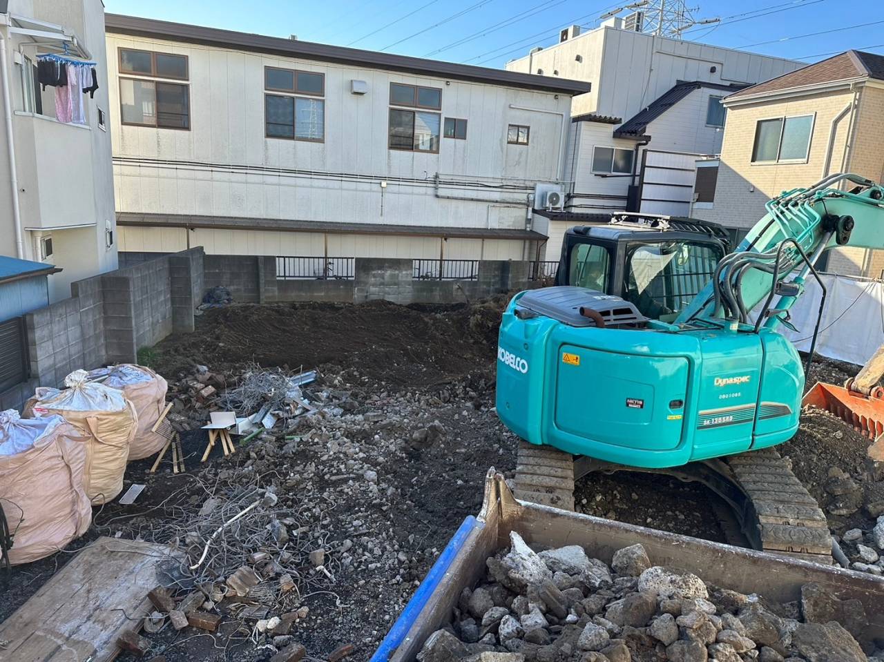東京都足立区谷在家の軽量鉄骨2階建物解体工事の進捗状況です。