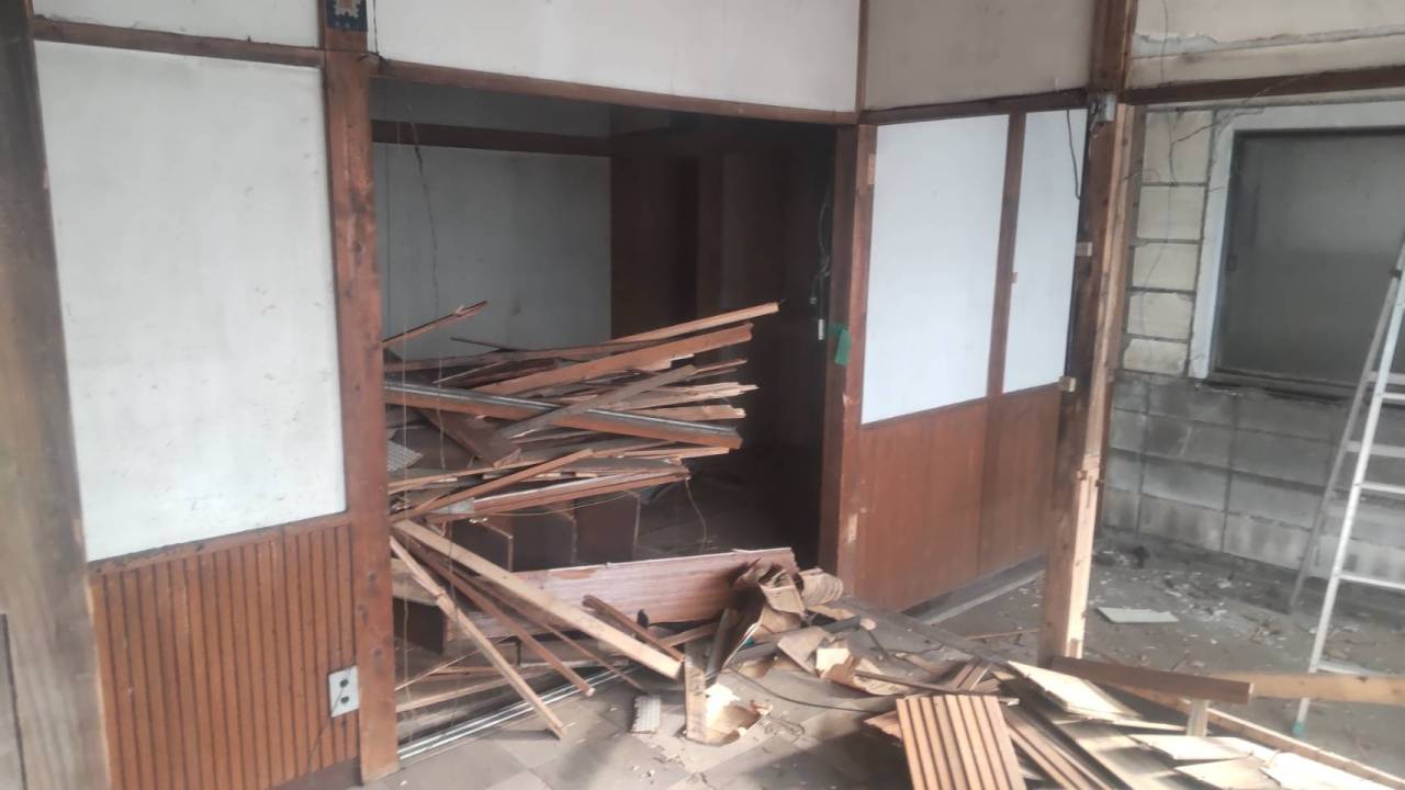 東京都文京区目白台の木造・鉄骨２階建物解体工事の進捗状況です。